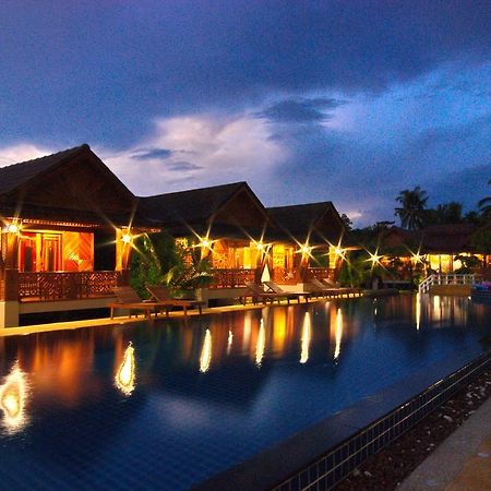 Sangsawan Palace Khaolak Resort Khao Lak Exterior foto