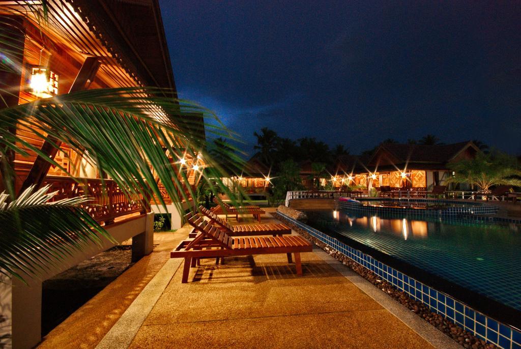 Sangsawan Palace Khaolak Resort Khao Lak Exterior foto