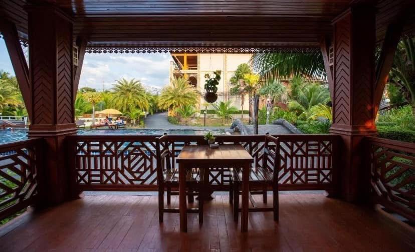 Sangsawan Palace Khaolak Resort Khao Lak Exterior foto