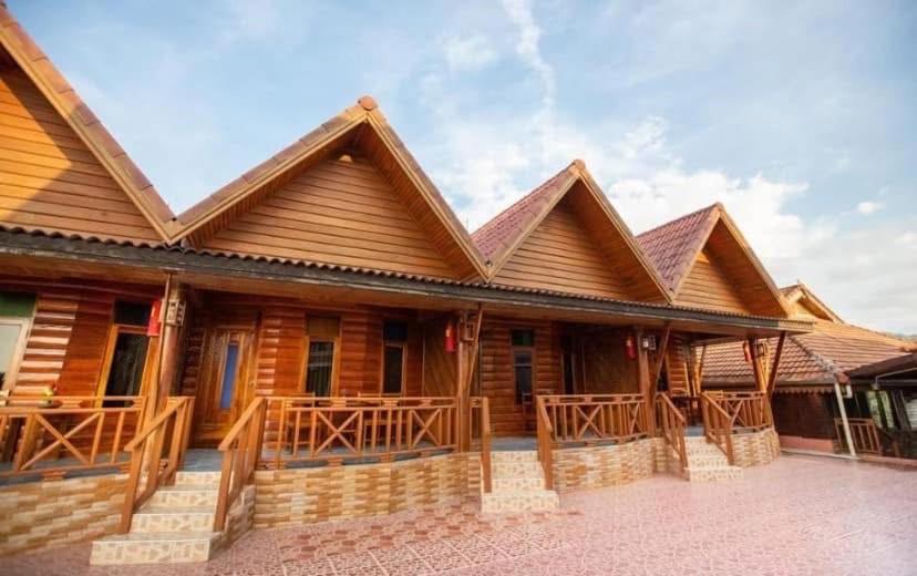 Sangsawan Palace Khaolak Resort Khao Lak Exterior foto