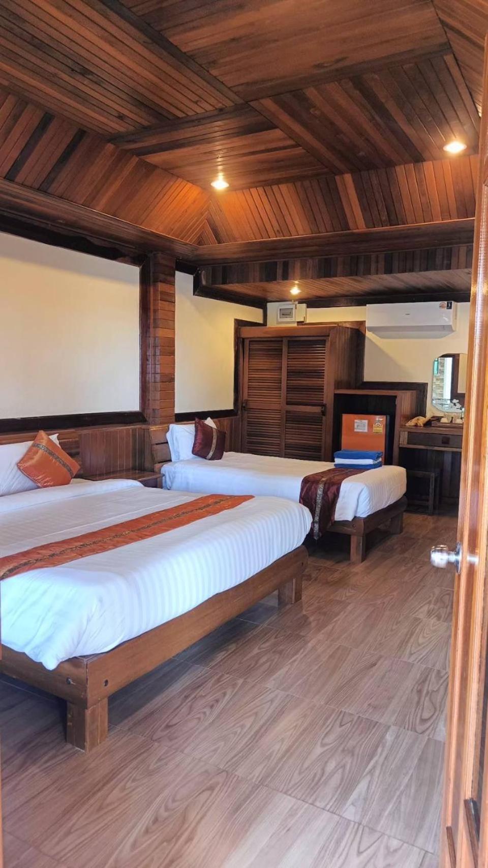 Sangsawan Palace Khaolak Resort Khao Lak Exterior foto