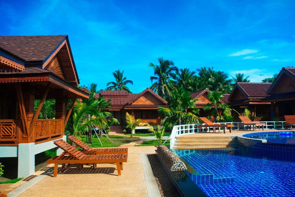 Sangsawan Palace Khaolak Resort Khao Lak Exterior foto