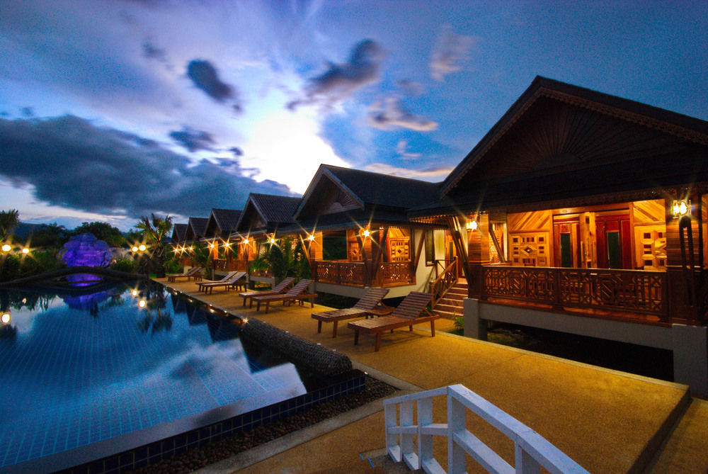 Sangsawan Palace Khaolak Resort Khao Lak Exterior foto